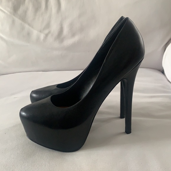 Black high heel - Picture 2 of 3